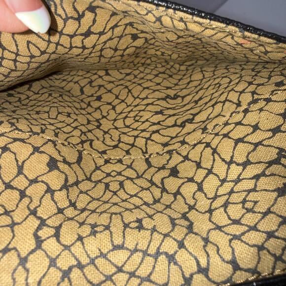 Vintage HOBO INTERNATIONAL Black Patent Leather Folding Wristlet Clutch Wallet - Picture 12 of 15